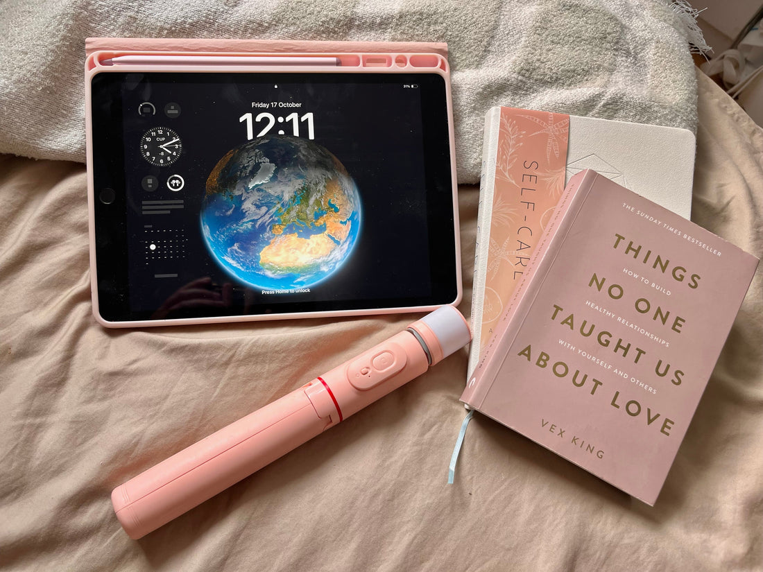 Pink tripod selfie stick available on Evonouk